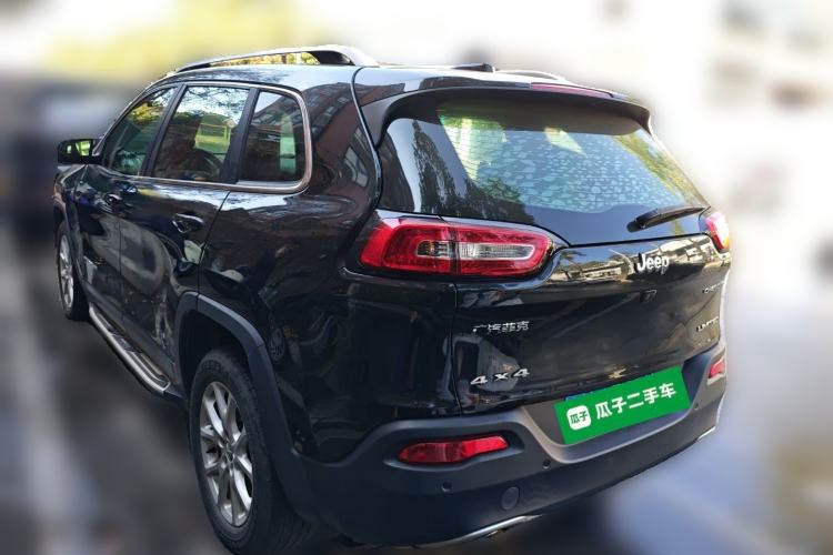 Used Jeep Cherokee 2019 2.0L 2WD Premium Edition China VI Rear Left 45 Deg