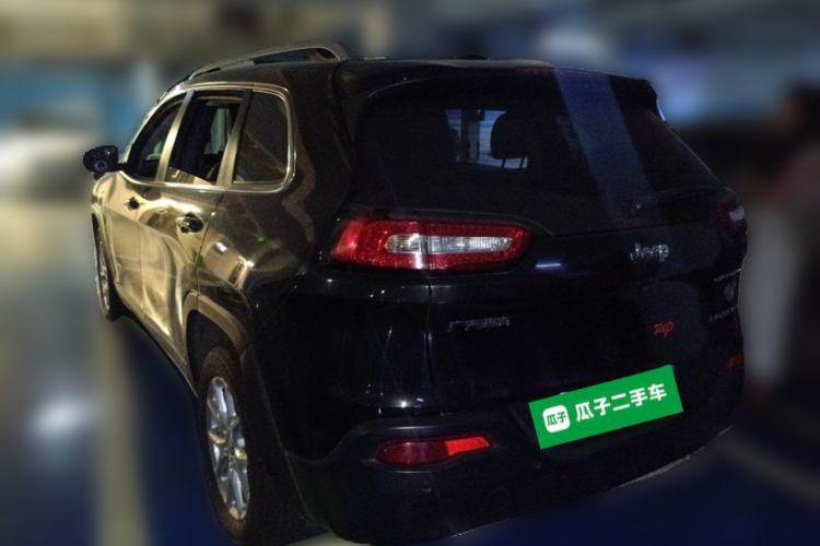 Used Jeep Cherokee 2019 2.0L Two-Wheel Drive Standard Edition China V Rear Left 45 Deg