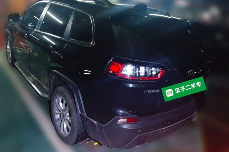 Used Jeep Cherokee 2019 2.0L Two-Wheel Drive Premium Edition China V Emission Standard Rear Left 45 Deg