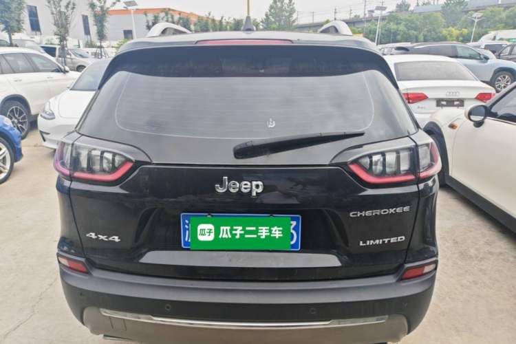 Used Jeep Cherokee 2019 2.0T Four-Wheel Drive Explorer Edition China VI Emission Standard Rear