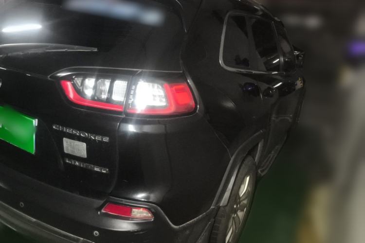 Used Jeep Cherokee 2019 2.0T Two-Wheel Drive Smart Enjoyment Version China V Rear Right 45 Deg