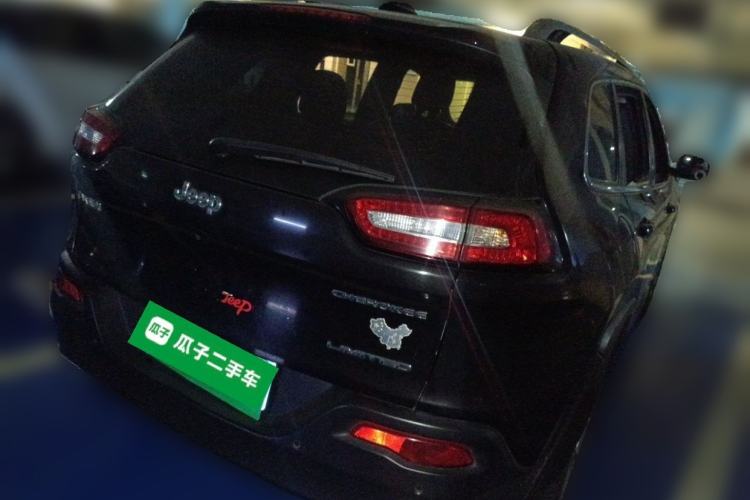 Used Jeep Cherokee 2019 2.0L Two-Wheel Drive Standard Edition China V Rear Right 45 Deg