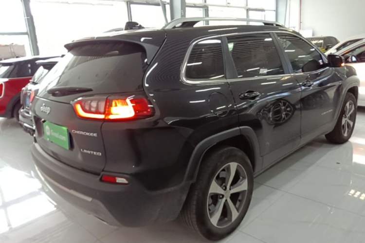 Used Jeep Cherokee 2019 2.0T Four-Wheel Drive Explorer Edition China V Rear Right 45 Deg