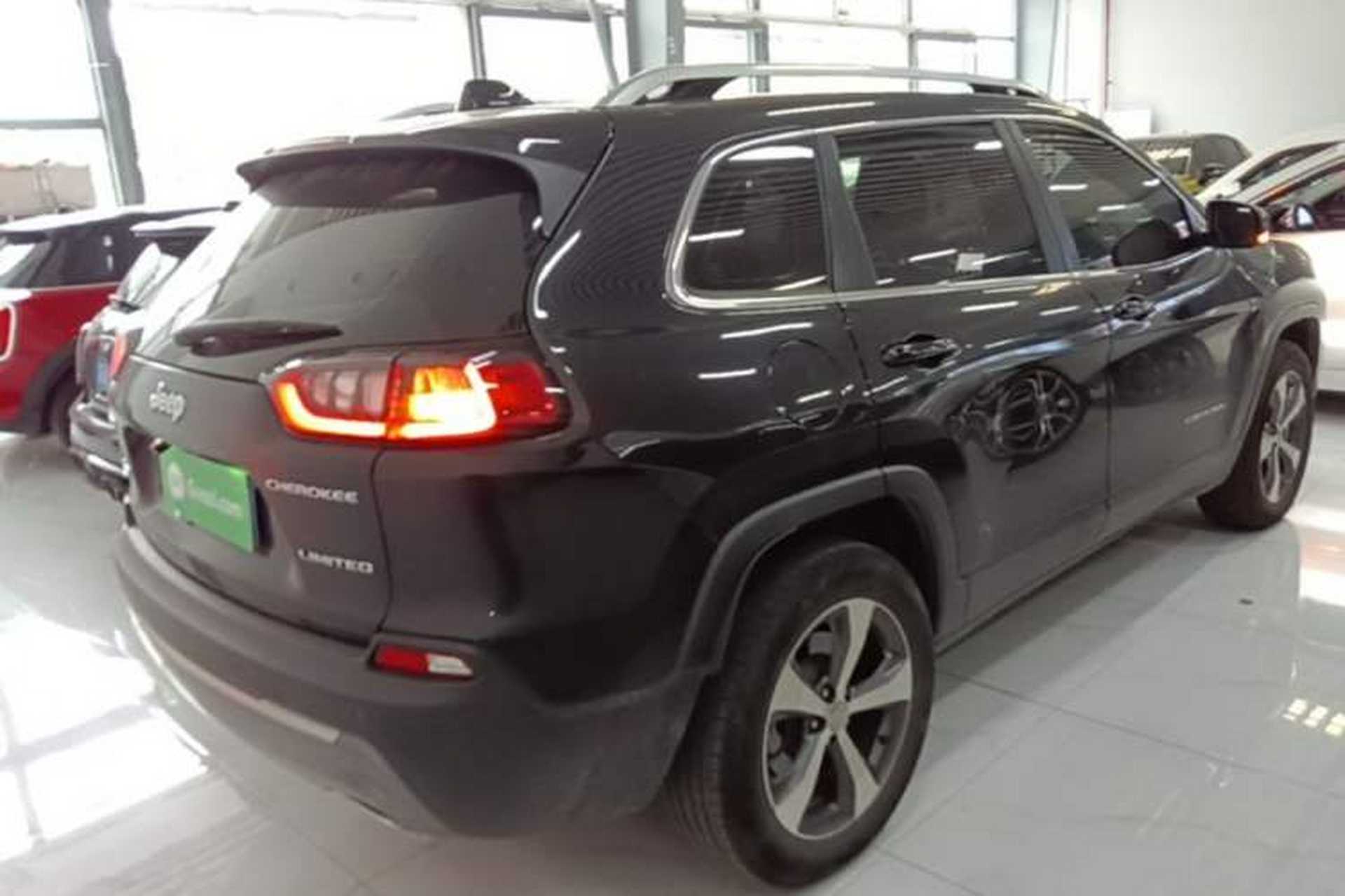 Used Jeep Cherokee 2019 2.0T Four-Wheel Drive Explorer Edition China V Rear Right 45 Deg
