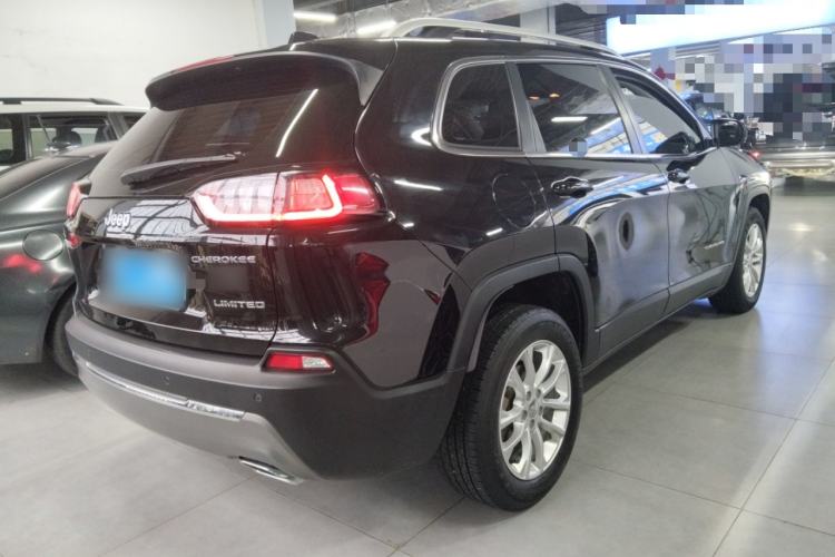 Used Jeep Cherokee 2019 2.0T Two-Wheel Drive Smart Enjoyment Version China VI Rear Right 45 Deg