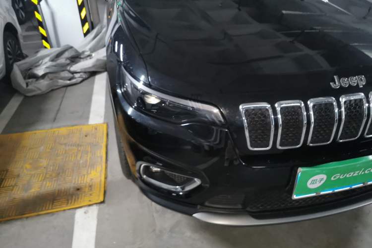 Used Jeep Cherokee 2019 2.0T Two-Wheel Drive Smart Enjoyment Version China VI Right Front Headlight