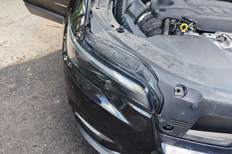 Used Jeep Cherokee 2019 2.0T Two-Wheel Drive Smart Enjoyment Version China VI Right Front Headlight