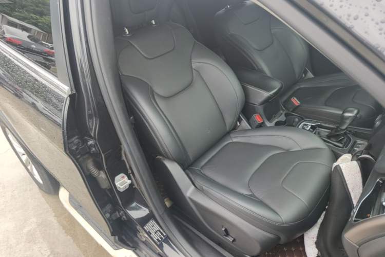 Used Jeep Cherokee 2019 2.0T Two-Wheel Drive Smart Enjoyment Version China V Right Front Seat