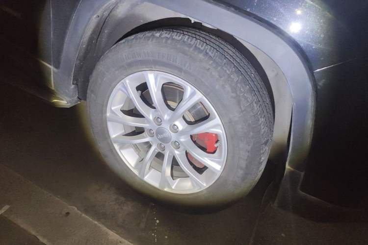 Used Jeep Cherokee 2019 2.0T Two-Wheel Drive Smart Enjoyment Version China VI Right Front Wheel Hub