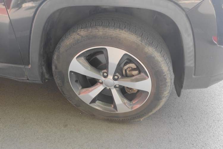 Used Jeep Cherokee 2019 2.0T Four-Wheel Drive Explorer Edition + Autonomous Driving Smart Package China VI Right Front Wheel Hub