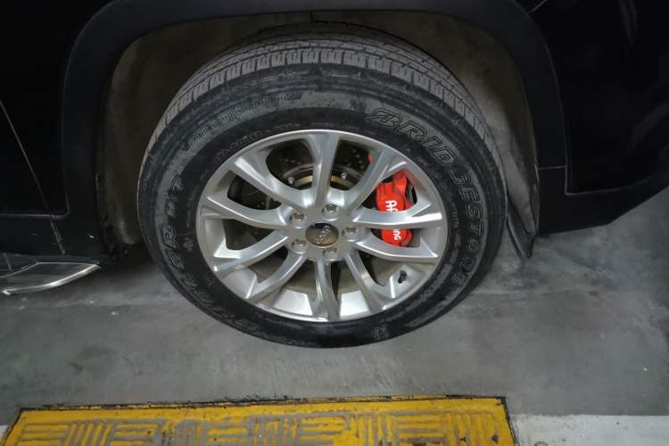 Used Jeep Cherokee 2019 2.0T Two-Wheel Drive Smart Enjoyment Version China VI Right Front Wheel Hub