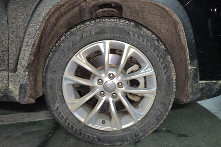 Used Jeep Cherokee 2019 2.0T Two-Wheel Drive Smart Enjoyment Version China VI Right Front Wheel Hub