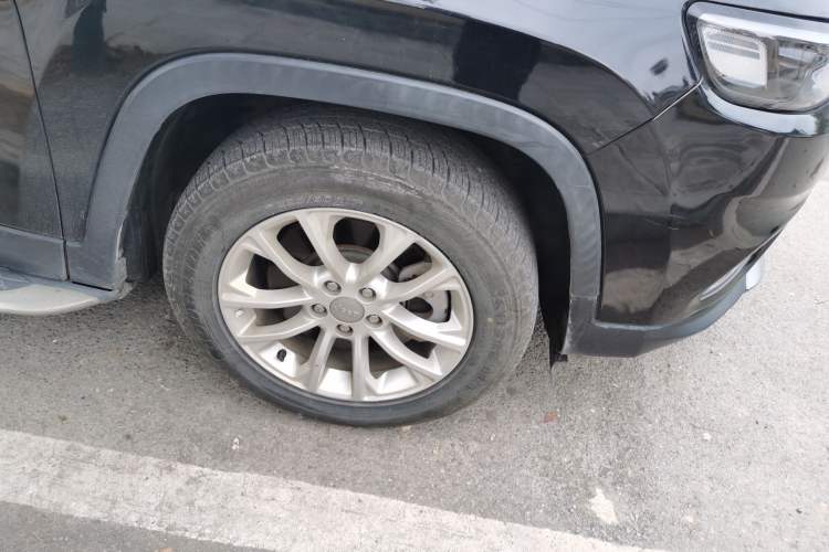Used Jeep Cherokee 2019 2.0T Two-Wheel Drive Smart Enjoyment Version China V Right Front Wheel Hub