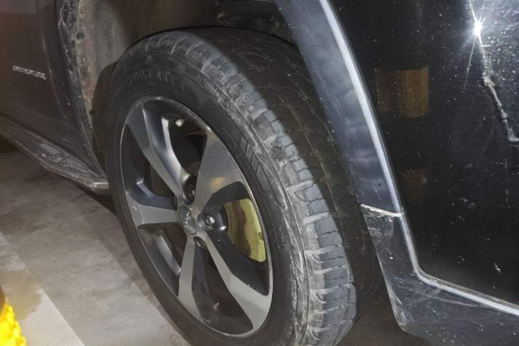 Used Jeep Cherokee 2019 2.0T Four-Wheel Drive Explorer Edition China V Right Front Wheel Hub