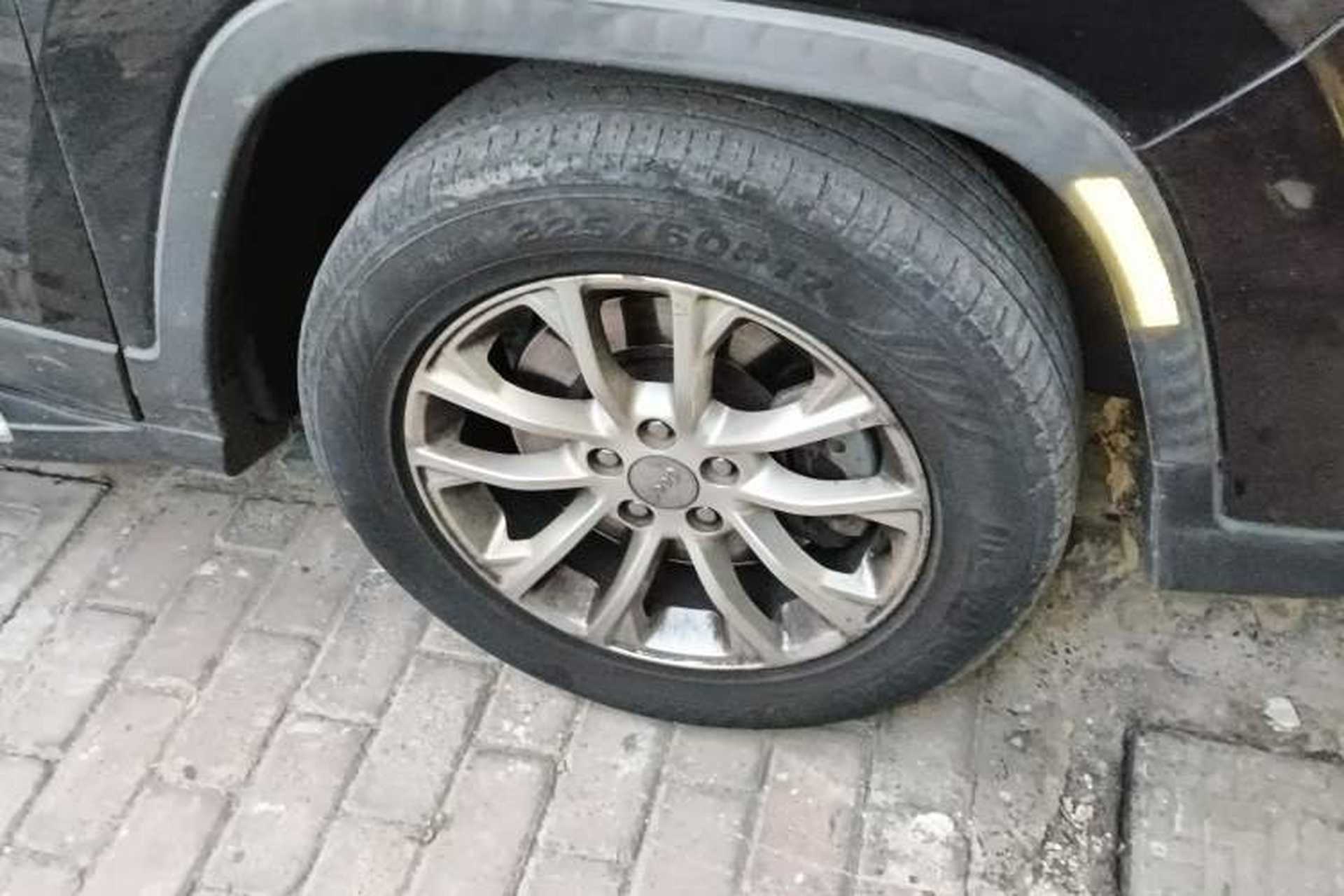 Used Jeep Cherokee 2019 2.0T Two-Wheel Drive Smart Enjoyment Version China VI Right Front Wheel Hub