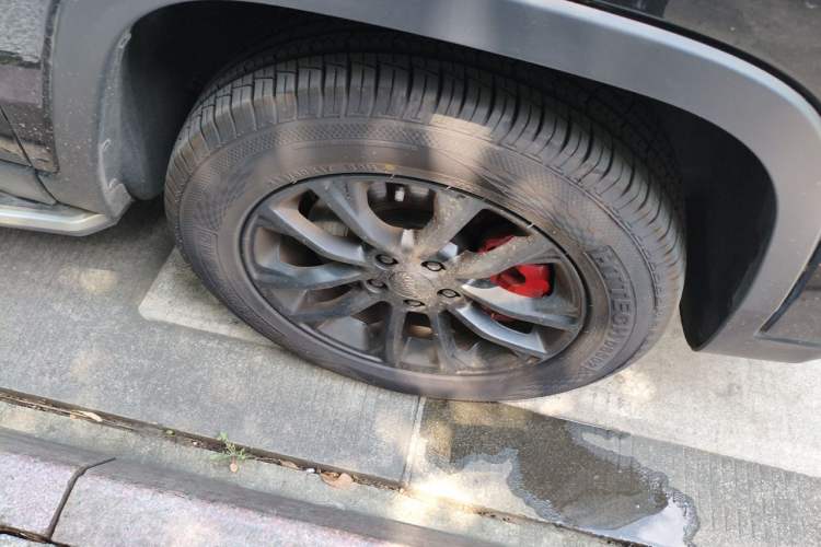 Used Jeep Cherokee 2019 2.0T Four-Wheel Drive Explorer Edition China VI Emission Standard Right Front Wheel Hub