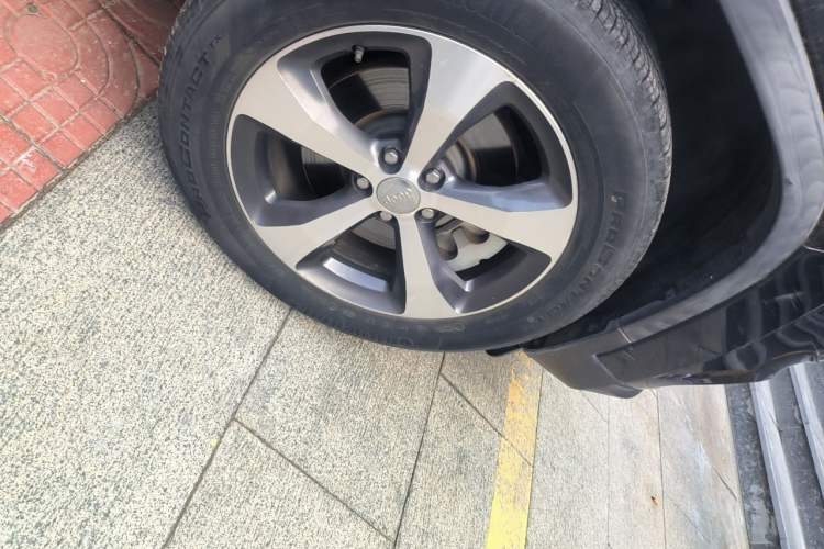 Used Jeep Cherokee 2019 2.0T Four-Wheel Drive Explorer Edition + Autonomous Driving Smart Package China VI Right Front Wheel Hub