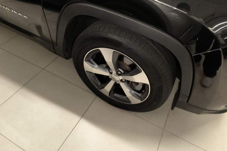 Used Jeep Cherokee 2019 2.0T 2WD Enjoyment Edition China V Right Front Wheel Hub