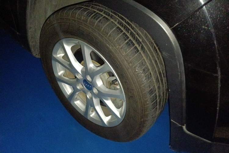 Used Jeep Cherokee 2019 2.0L Two-Wheel Drive Standard Edition China V Right Front Wheel Hub