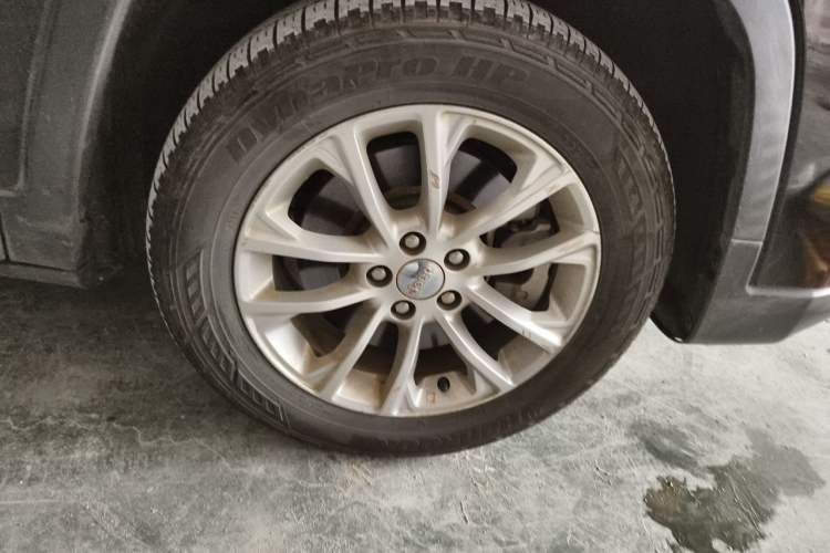 Used Jeep Cherokee 2019 2.0T Two-Wheel Drive Smart Enjoyment Version China V Right Front Wheel Hub