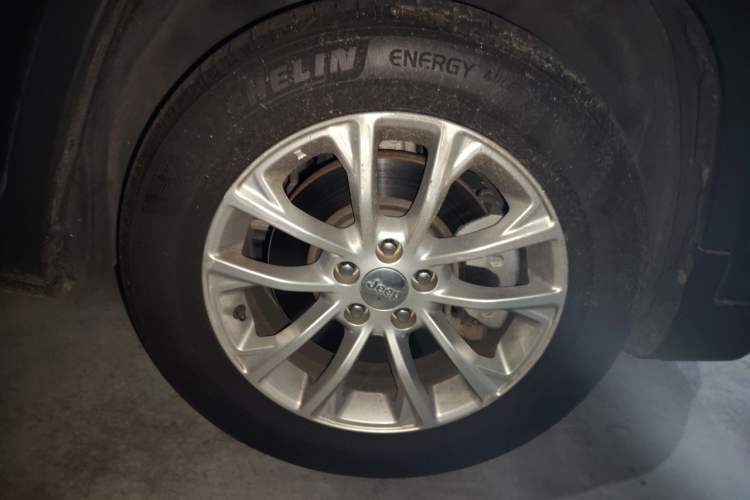 Used Jeep Cherokee 2019 2.0T Two-Wheel Drive Smart Enjoyment Version China VI Right Front Wheel Hub