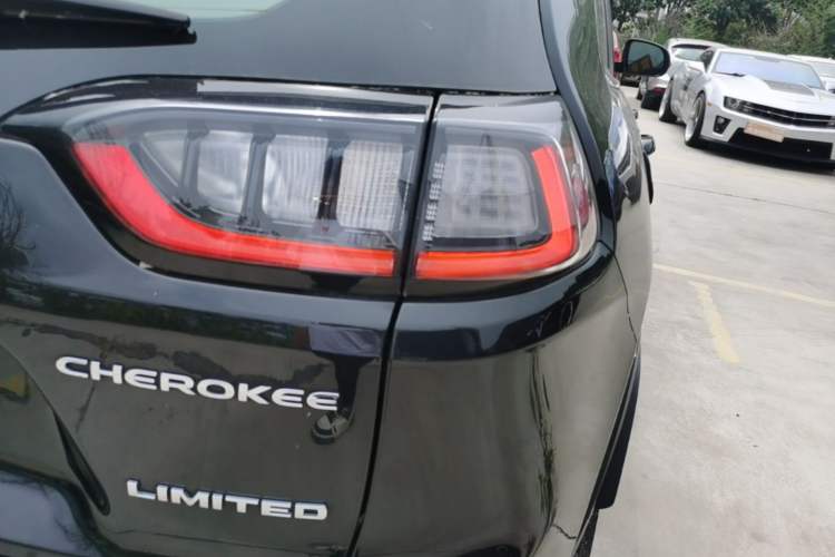 Used Jeep Cherokee 2019 2.0T 2WD Enjoyment Edition China V Right Rear Taillight