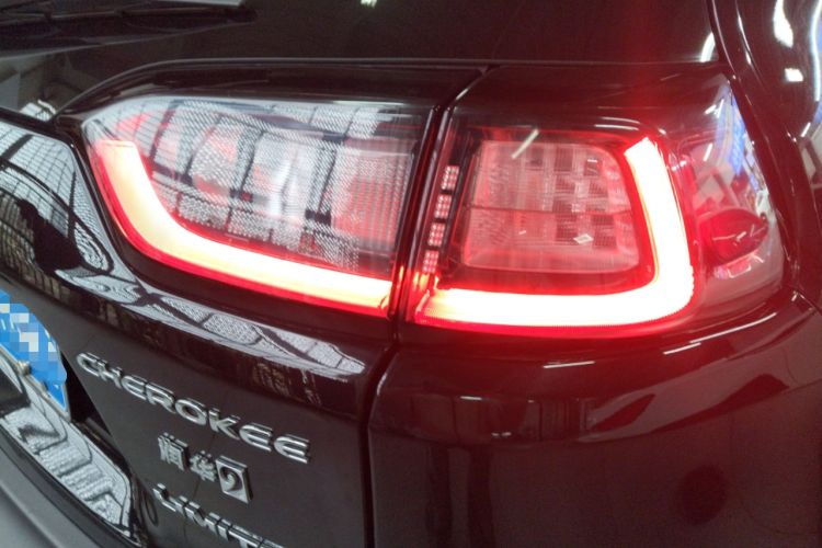 Used Jeep Cherokee 2019 2.0T Two-Wheel Drive Smart Enjoyment Version China VI Right Rear Taillight