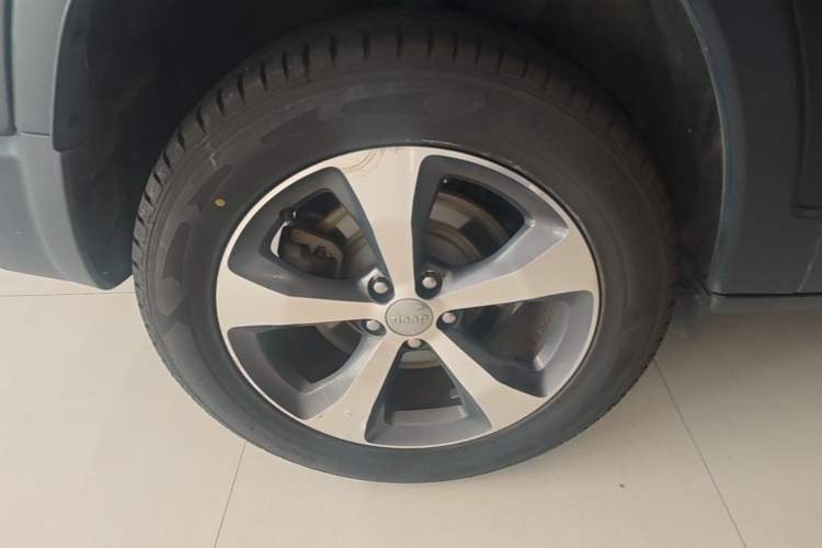 Used Jeep Cherokee 2019 2.0T Four-Wheel Drive Explorer Edition China V Right Rear Wheel Hub