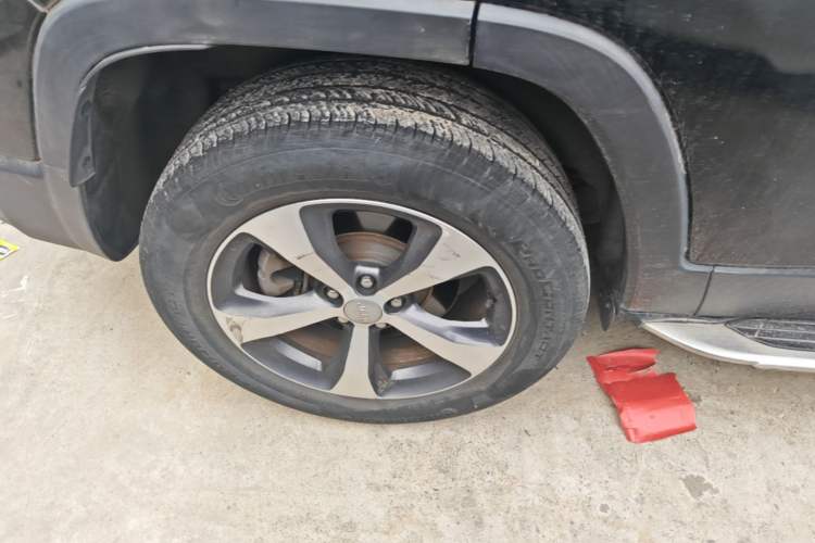 Used Jeep Cherokee 2019 2.0T Four-Wheel Drive Explorer Edition China VI Emission Standard Right Rear Wheel Hub