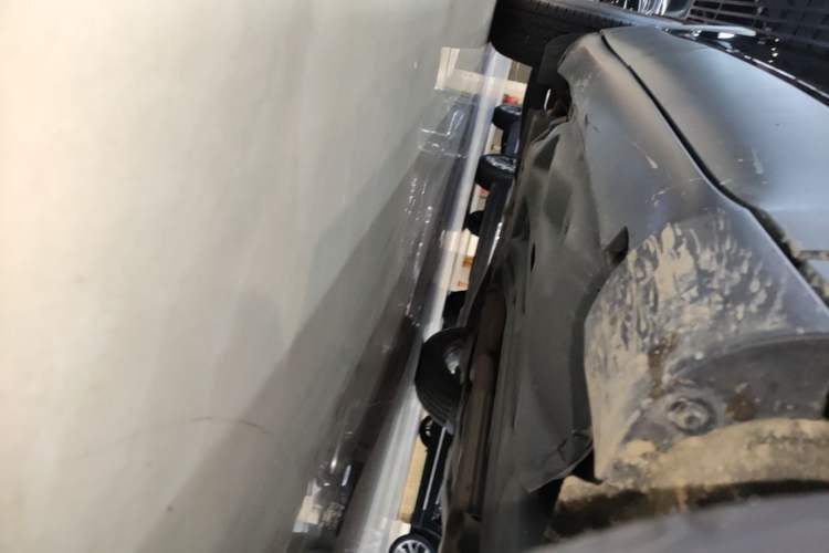 Used Jeep Cherokee 2019 2.0T Two-Wheel Drive Smart Enjoyment Version China VI Right Side Sill