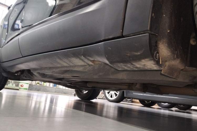 Used Jeep Cherokee 2019 2.0T Two-Wheel Drive Smart Enjoyment Version China VI Right Side Sill
