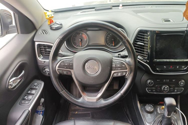 Used Jeep Cherokee 2019 2.0T Four-Wheel Drive Explorer Edition China V Steering Wheel