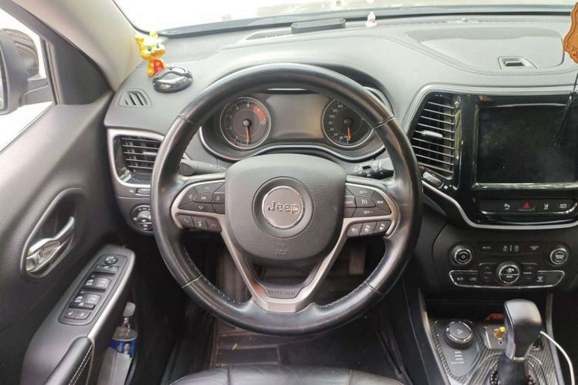 Used Jeep Cherokee 2019 2.0T Four-Wheel Drive Explorer Edition China V Steering Wheel