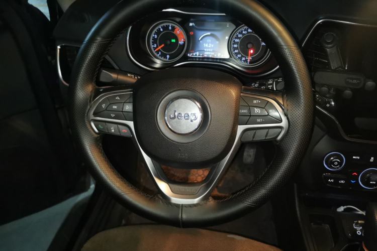 Used Jeep Cherokee 2019 2.0T Two-Wheel Drive Smart Enjoyment Version China VI Steering Wheel