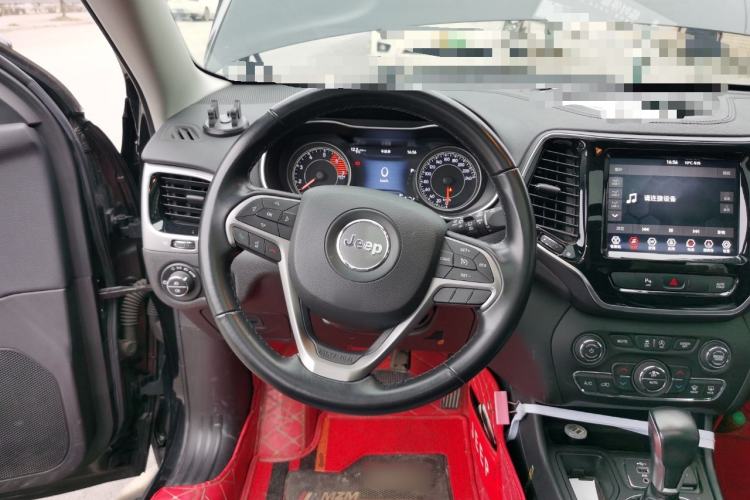 Used Jeep Cherokee 2019 2.0T Two-Wheel Drive Smart Enjoyment Version China V Steering Wheel