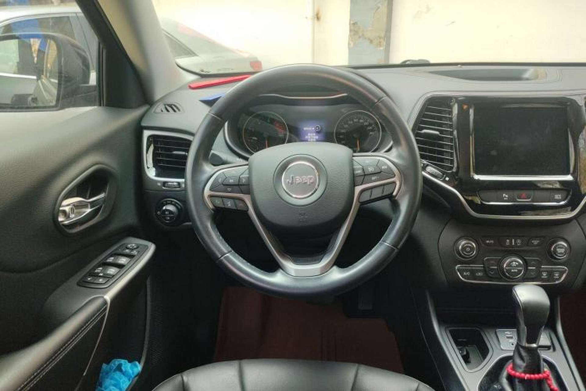 Used Jeep Cherokee 2019 2.0T Two-Wheel Drive Smart Enjoyment Version China VI Steering Wheel