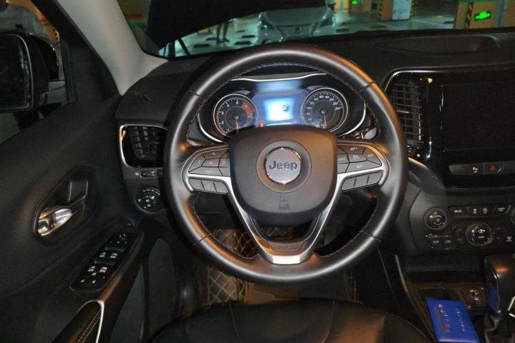 Used Jeep Cherokee 2019 2.0T Two-Wheel Drive Smart Enjoyment Version China VI Steering Wheel