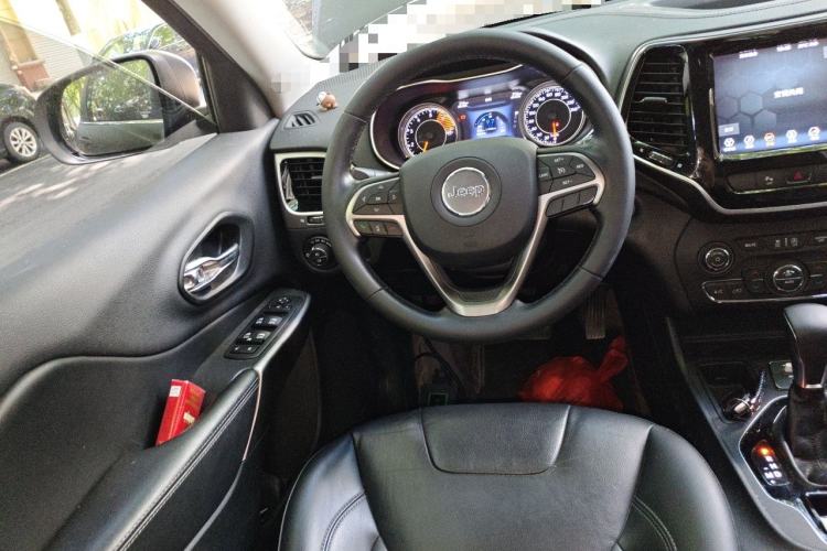 Used Jeep Cherokee 2019 2.0T Two-Wheel Drive Smart Enjoyment Version China VI Steering Wheel