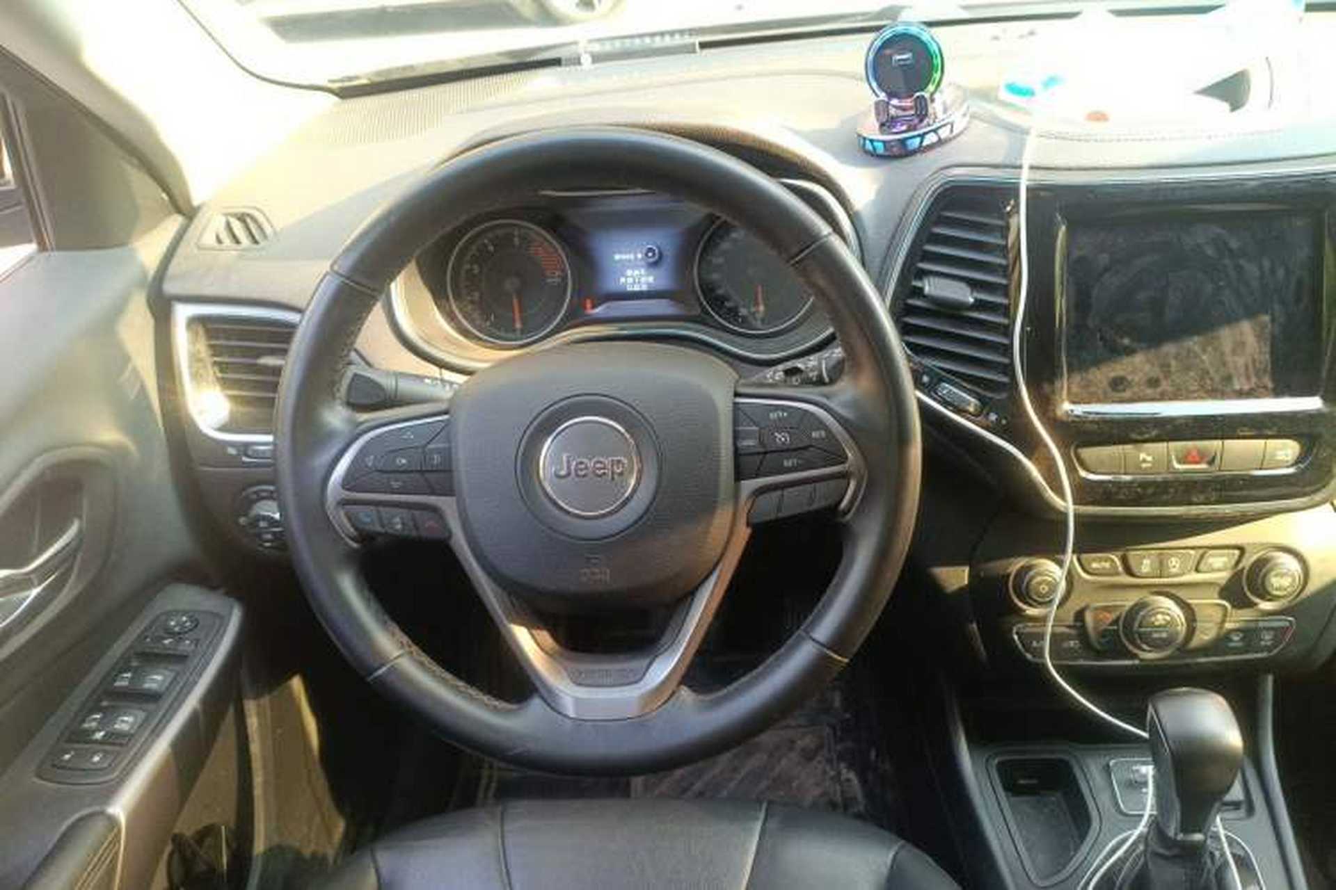 Used Jeep Cherokee 2019 2.0T Two-Wheel Drive Smart Enjoyment Version China VI Steering Wheel
