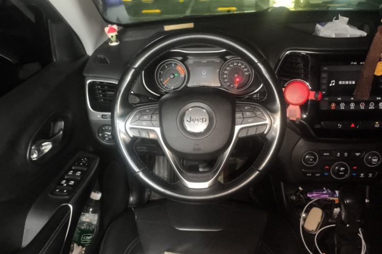 Used Jeep Cherokee 2019 2.0T Two-Wheel Drive Smart Enjoyment Version China V Steering Wheel