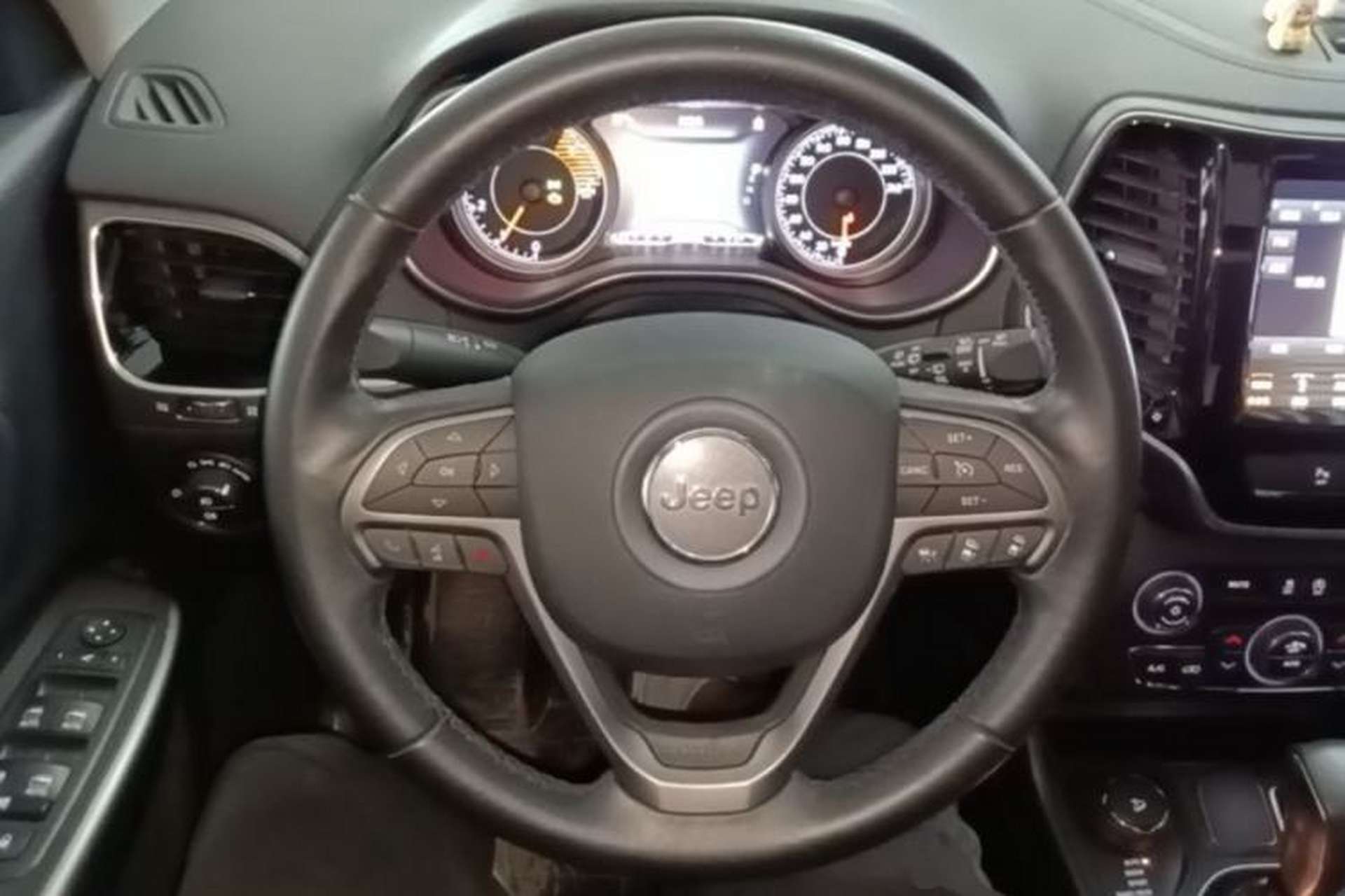 Used Jeep Cherokee 2019 2.0T Four-Wheel Drive Explorer Edition China V Steering Wheel