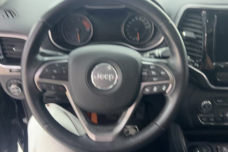 Used Jeep Cherokee 2019 2.0T Four-Wheel Drive Exploration Edition + Autonomous Driving Smart Package China V Steering Wheel