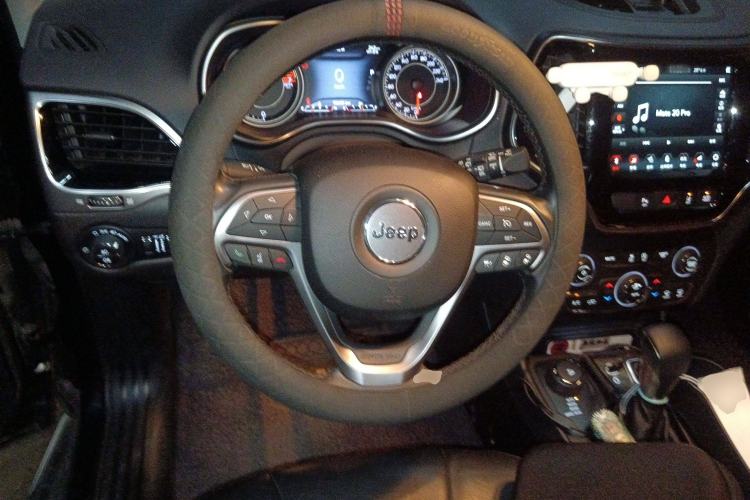 Used Jeep Cherokee 2019 2.0T Four-Wheel Drive Explorer Edition China V Steering Wheel
