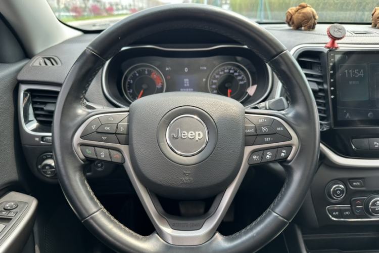 Used Jeep Cherokee 2019 2.0T Four-Wheel Drive Explorer Edition China V Steering Wheel