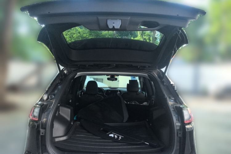 Used Jeep Cherokee 2019 2.0T Two-Wheel Drive Smart Enjoyment Version China VI Trunk