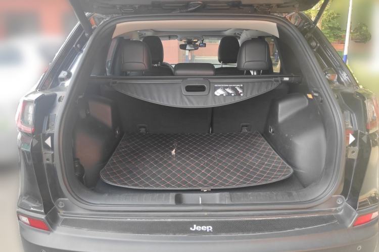 Used Jeep Cherokee 2019 2.0T Four-Wheel Drive Explorer Edition + Autonomous Driving Smart Package China VI Trunk