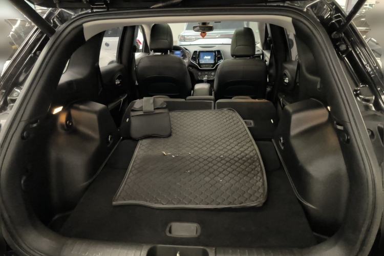 Used Jeep Cherokee 2019 2.0T 2WD Enjoyment Edition China V Trunk