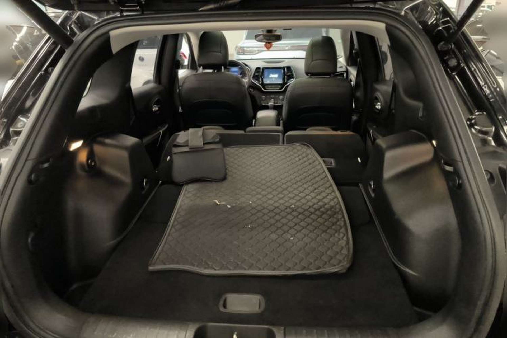 Used Jeep Cherokee 2019 2.0T 2WD Enjoyment Edition China V Trunk