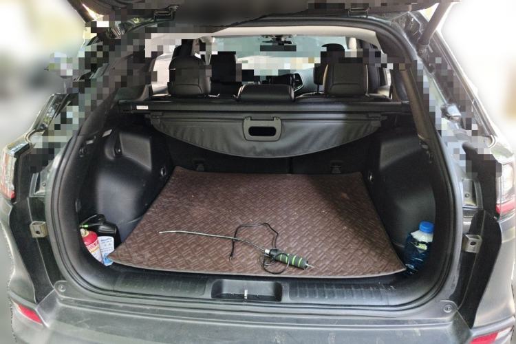 Used Jeep Cherokee 2019 2.0T Two-Wheel Drive Smart Enjoyment Version China VI Trunk