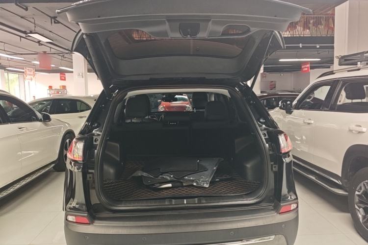 Used Jeep Cherokee 2019 2.0T Four-Wheel Drive Explorer Edition China V Trunk